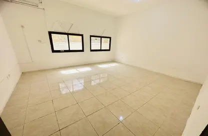 صورة لـ غرفة فارغة فيلا - 1 حمام للايجار في برج المسعود - شارع النجدة - أبوظبي ، صورة رقم 1