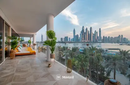 Apartment - 4 Bedrooms - 4 Bathrooms for rent in Palm Jumeirah - Dubai