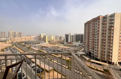 Apartment - 1 Bedroom - 1 Bathroom for sale in Mazaya 4 - Queue Point - Dubai Land - Dubai