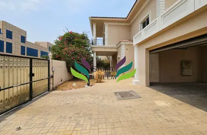 Villa - 5 Bedrooms - 5 Bathrooms for rent in Jumeirah 3 Villas - Jumeirah 3 - Jumeirah - Dubai