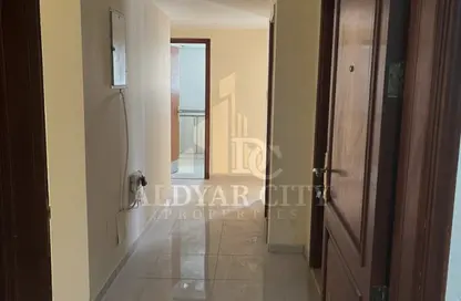 شقة - 2 غرف نوم - 2 حمامات للايجار في مساكن كورنيش عجمان - طريق كورنيش عجمان - عجمان