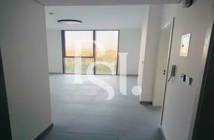 شقة - غرفة نوم - 2 حمامات للبيع في الطراز - حي نسيج - الجادة - الشارقة