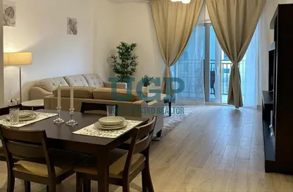 Living / Dining Room image for: Apartment - 1 Bedroom - 1 Bathroom for sale in Waters Edge - Yas Island - Abu Dhabi, Image 1
