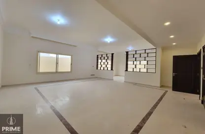 فيلا - 5 غرف نوم - 7 حمامات للايجار في خالدية سنتر - كورنيش الخالدية - الخالدية - أبوظبي