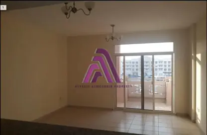 شقة - غرفة نوم - 2 حمامات للايجار في دي-02 - منطقة مركز الأعمال - المدينة الدولية - دبي