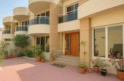 Villa - 4 Bedrooms - 4 Bathrooms for rent in Jumeirah 1 Villas - Jumeirah 1 - Jumeirah - Dubai