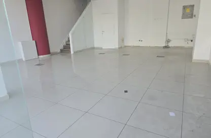 Shop - Studio - 1 Bathroom for rent in Riggat Al Buteen - Deira - Dubai