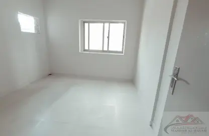 شقة - غرفة نوم - 1 حمام للايجار في مبنى سعيد العلمي - التعاون - الشارقة شقة - غرفة نوم - 1 حمام للايجار في مبنى سعيد العلمي - التعاون - الشارقة