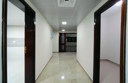 شقة - 4 غرف نوم - 5 حمامات للايجار في برج ليوا سنتر - شارع حمدان - أبوظبي