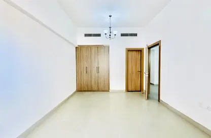 شقة - غرفة نوم - 2 حمامات للايجار في لي هواريزون ريزيدينس - المدينة العالمية المرحلة 2 - 4 الورسان - الورسان - دبي