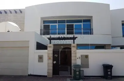 Villa - 4 Bedrooms - 4 Bathrooms for rent in Jumeirah 3 - Jumeirah - Dubai
