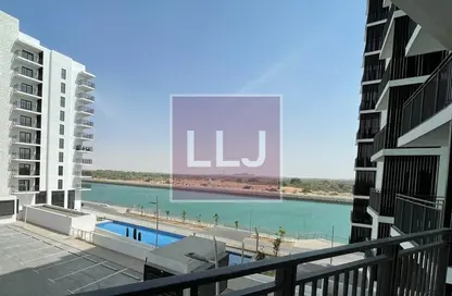 Pool image for: Apartment - 2 Bedrooms - 2 Bathrooms for rent in Waters Edge - Yas Island - Abu Dhabi, Image 1