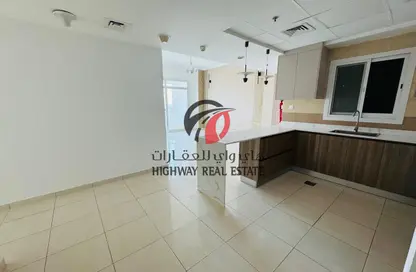 شقة - 2 غرف نوم - 2 حمامات للايجار في برج ربيعة - مجان - دبي لاند - دبي شقة - 2 غرف نوم - 2 حمامات للايجار في برج ربيعة - مجان - دبي لاند - دبي