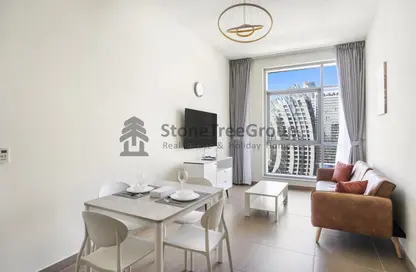 Living / Dining Room image for: Apartment - 1 Bathroom for rent in Hamilton Tower - Business Bay - Dubai, Image 1