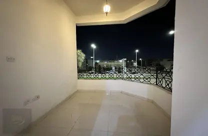 شقة - غرفة نوم - 1 حمام للايجار في الكرامة - أبوظبي
