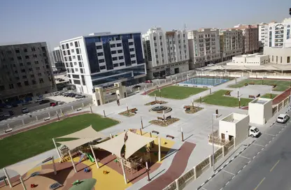 عمارة بالكامل - غرفة نوم - 2 حمامات للبيع في تجارية مويلح - الشارقة