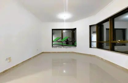 شقة - 3 غرف نوم - 3 حمامات للايجار في برج الساعه - شارع الكورنيش - أبوظبي