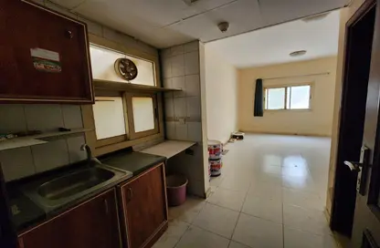 صورة لـ مطبخ شقة - 1 حمام للايجار في بناية مويليح 3 - مويلح - الشارقة ، صورة رقم 1