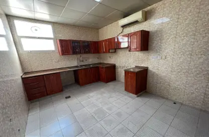 صورة لـ مطبخ شقة - 2 غرف نوم - 2 حمامات للايجار في C2302 - مدينة خليفة أ - مدينة خليفة - أبوظبي ، صورة رقم 1