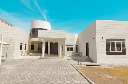Villa - 4 Bedrooms - 6 Bathrooms for rent in Mohamed Bin Zayed Centre - Mohamed Bin Zayed City - Abu Dhabi