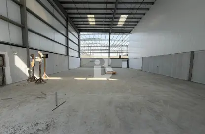 Warehouse - Studio for rent in Dubai Investment Park (DIP) - Dubai
