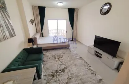 Living Room image for: Apartment - 1 Bathroom for rent in Royal breeze 3 - Royal Breeze - Al Hamra Village - Ras Al Khaimah, Image 1