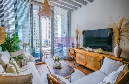 Living Room image for: Apartment - 1 Bathroom for rent in LIV Residence - Dubai Marina - Dubai, Image 1
