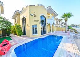 Pool image for: Villa - 4 bedrooms - 5 bathrooms for rent in Garden Homes Frond O - Garden Homes - Palm Jumeirah - Dubai, Image 1