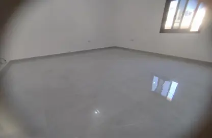 Apartment - Studio - 1 Bathroom for rent in Madinat Zayed - Abu Dhabi