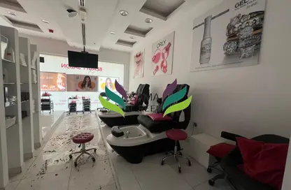 Shop - Studio - 1 Bathroom for rent in Jumeirah Apartments - Jumeirah 1 - Jumeirah - Dubai