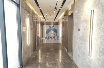 شقة - 2 غرف نوم - 2 حمامات للايجار في الزاهية - تجارية مويلح - الشارقة