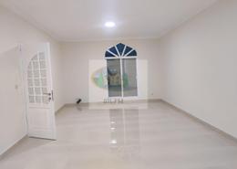 صورةغرفة فارغة لـ: فيلا - 4 غرف نوم - 4 حمامات للكراء في منطقة المرور - أبوظبي, صورة 1