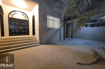 Villa - 5 Bedrooms - 7+ Bathrooms for rent in Khalidiya Centre - Cornich Al Khalidiya - Al Khalidiya - Abu Dhabi