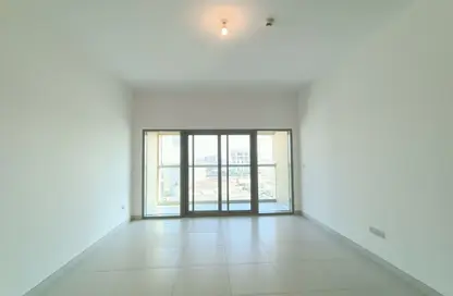 شقة - غرفة نوم - 2 حمامات للايجار في مبنى ربدان - مدينة السيارات - دبي