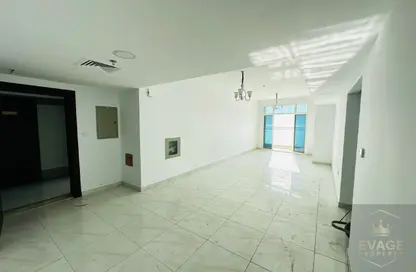 Apartment - 3 Bedrooms - 3 Bathrooms for rent in Corniche Tower - Ajman Corniche Road - Ajman