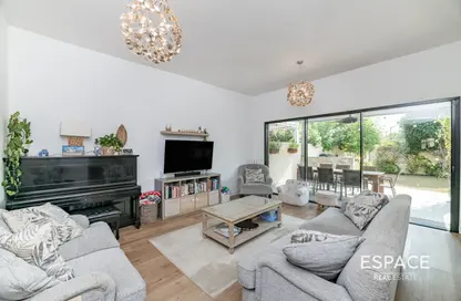 Villa - 3 Bedrooms - 3 Bathrooms for rent in Springs 11 - The Springs - Dubai Villa - 3 Bedrooms - 3 Bathrooms for rent in Springs 11 - The Springs - Dubai