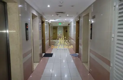 شقة - 2 غرف نوم - 3 حمامات للايجار في شارع 64 ​ - النهدة - الشارقة