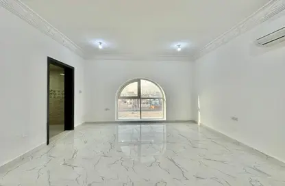 Empty Room image for: Apartment - 1 Bathroom for rent in Khalifa City A - Khalifa City - Abu Dhabi, Image 1