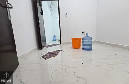 Apartment - 1 Bedroom - 1 Bathroom for rent in Khalidiya Centre - Cornich Al Khalidiya - Al Khalidiya - Abu Dhabi