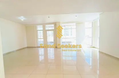 شقة - 3 غرف نوم - 4 حمامات للايجار في يونايتد سكوير - الخالدية - أبوظبي