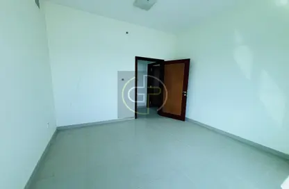 صورة لـ غرفة فارغة شقة - 2 غرف نوم - 2 حمامات للبيع في برج الكورنيش - طريق كورنيش عجمان - عجمان ، صورة رقم 1