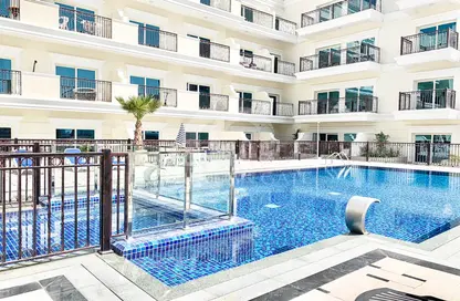 صورة لـ حوض سباحة شقة - غرفة نوم - 2 حمامات للبيع في الغاف 1 - ارجان - دبي ، صورة رقم 1