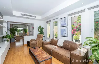 Villa - 2 Bedrooms - 2 Bathrooms for rent in Springs 1 - The Springs - Dubai