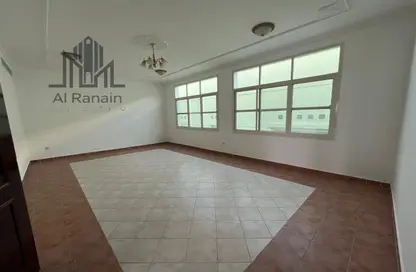 شقة - 3 غرف نوم - 3 حمامات للايجار في العقابية - العين