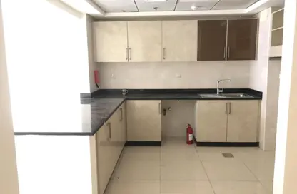 شقة - 2 غرف نوم - 3 حمامات للايجار في ادور - منطقة 11 - قرية جميرا الدائرية - دبي