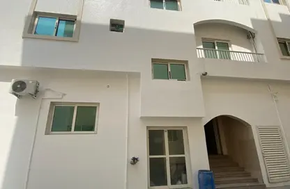 عمارة بالكامل - 8 غرف نوم - 8 حمامات للبيع في مويلح - الشارقة