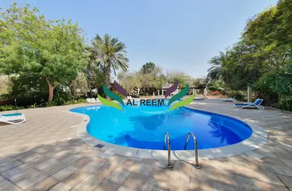 صورة لـ حوض سباحة فيلا - 3 غرف نوم - 4 حمامات للايجار في فلل ام سقيم 2 - أم سقيم 2 - أم سقيم - دبي ، صورة رقم 1