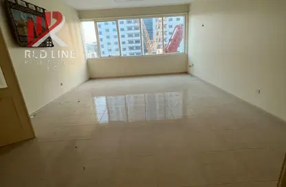 شقة - 2 غرف نوم - 2 حمامات للايجار في التعاون - الشارقة