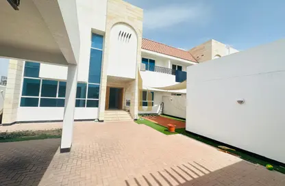 Villa - 5 Bedrooms - 5 Bathrooms for rent in Umm Suqeim 1 Villas - Umm Suqeim 1 - Umm Suqeim - Dubai
