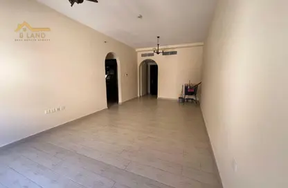 شقة - 3 غرف نوم - 3 حمامات للايجار في مجمع مويلح - تجارية مويلح - الشارقة شقة - 3 غرف نوم - 3 حمامات للايجار في مجمع مويلح - تجارية مويلح - الشارقة